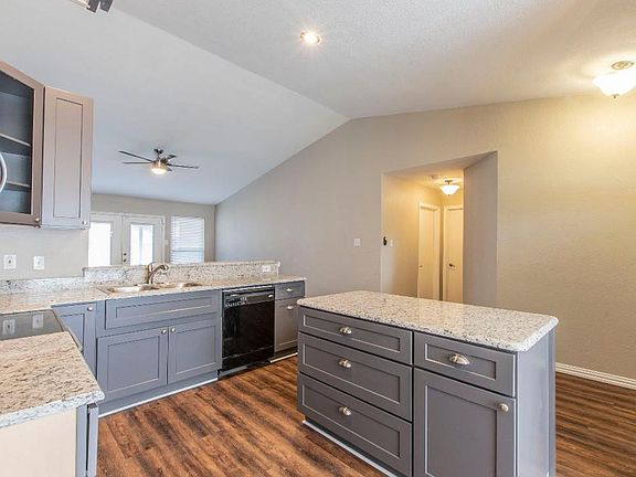4th image of 1213 Wyndham Dr