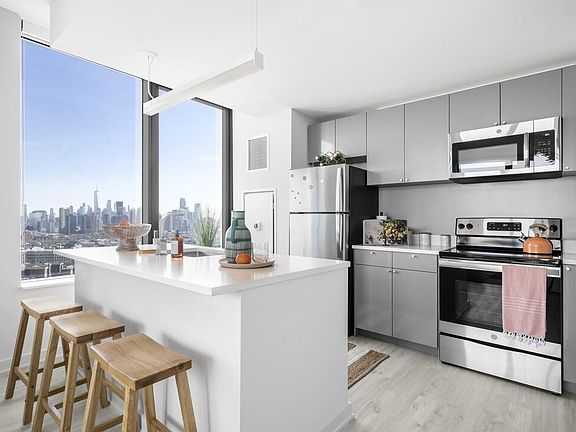 3rd image of 593 Pavonia Ave #4009-1