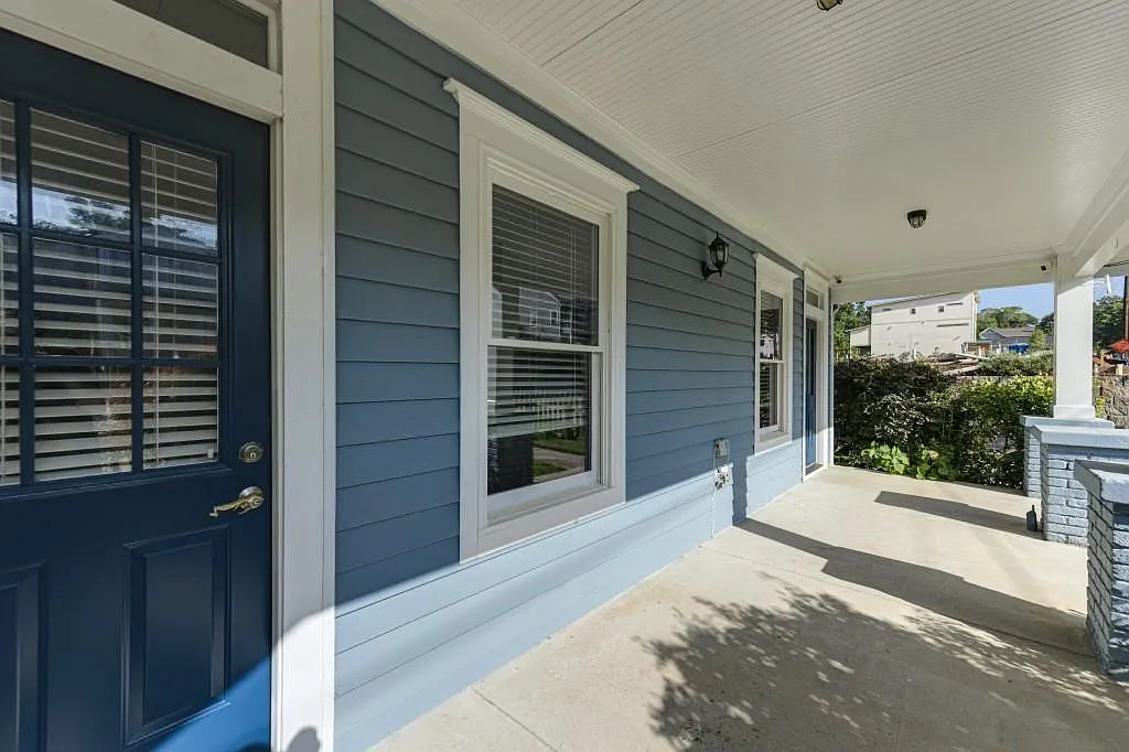 3 bed, 2.0 bath, 1934 sqft, $3,200 — Photo 2