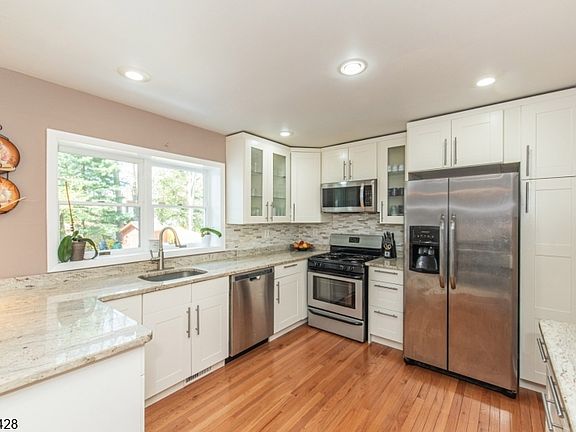 3rd image of 14 Green Dr