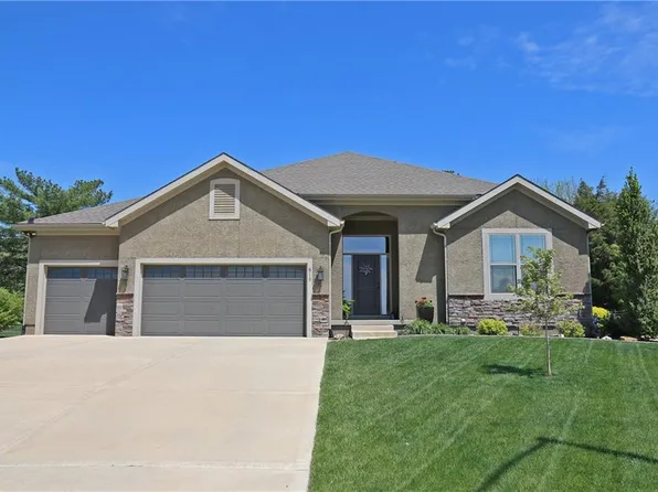 819 155th Cir, Basehor, KS 66007
