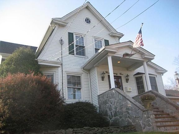 3rd image of 525 Kingsland St