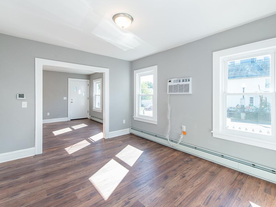 1st image of 114 Sheridan Ave
