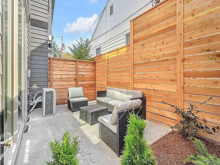 3686 SE Haig St — Photo 16