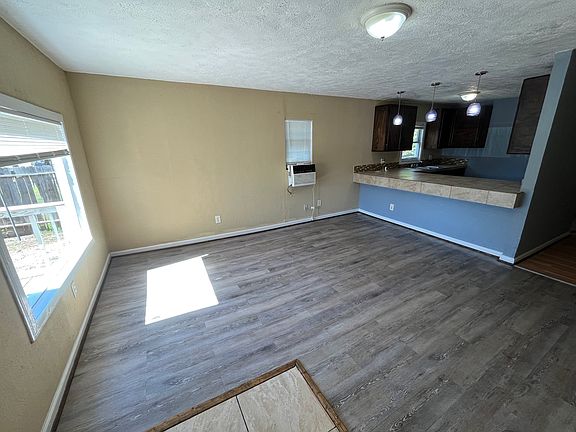 2nd image of 4141 Galesburg St