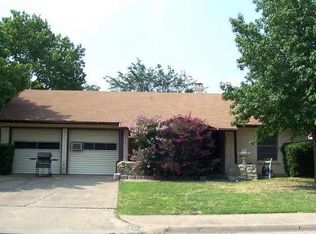 402 San Pedro Dr, Grand Prairie, TX 75051