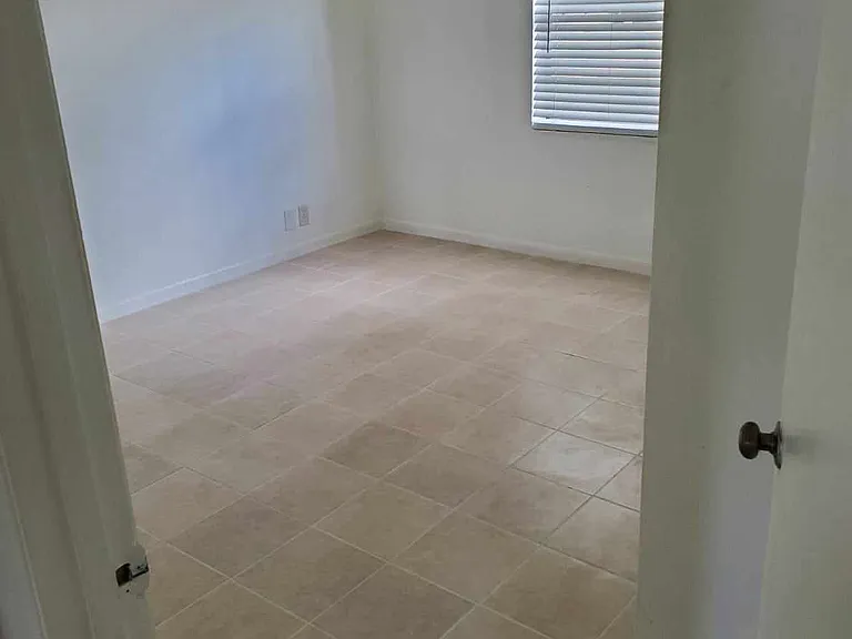 729 Greenleaf Ln #729 — Photo 6