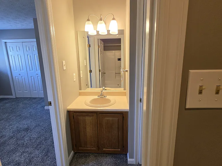 upstairs shared bathroom
