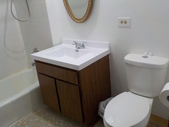 3rd image of 15718 Lake Dr #Br1