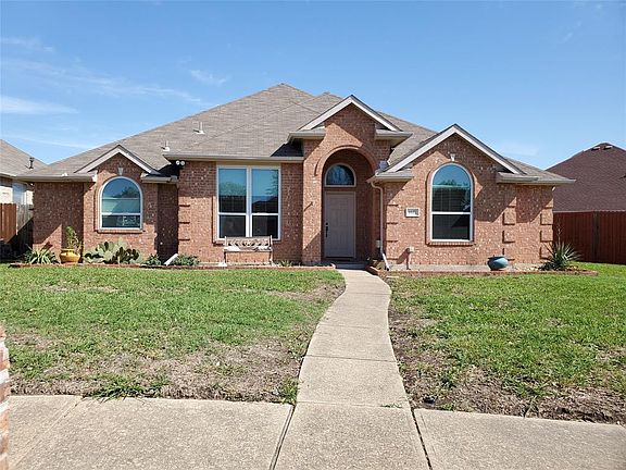3rd image of 1827 Hillwood Dr