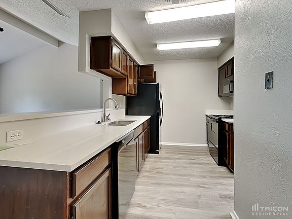 5th image of 1612 Chapman Dr