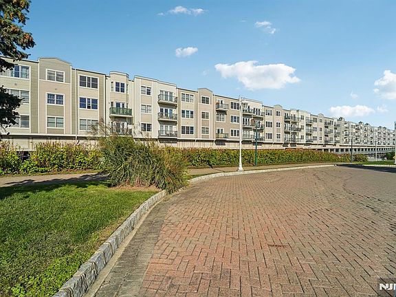 2nd image of 129 The Promenade