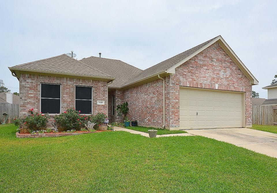 Welcome home to 3418 S. Daniel Oak Cl! THREE WISHES! Quality, Convenience, Comfort!