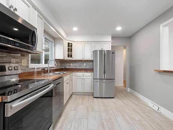 4th image of 1008 Avenue F
