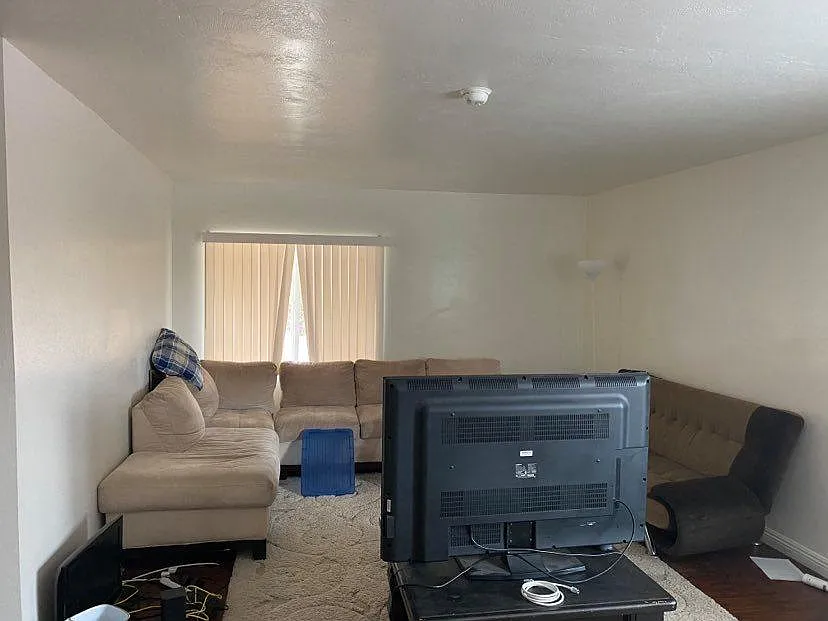 Building Photo - 3570 Valencia Hill Dr