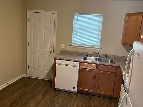 4th image of 668 Gardner Dr SE #A