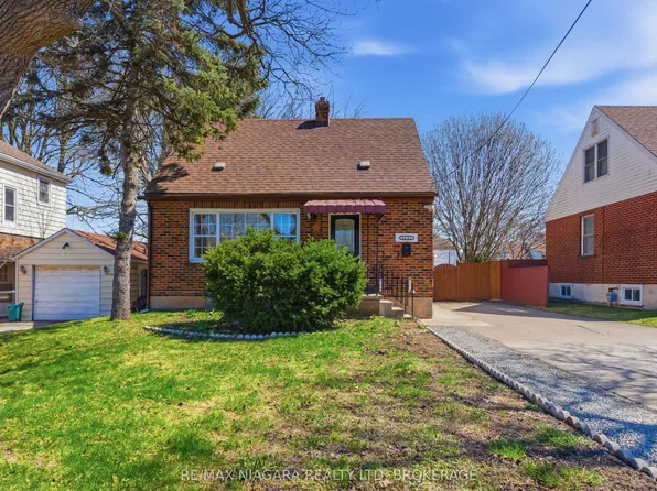 5654 Drummond Rd, Niagara Falls, ON L2G 4L4