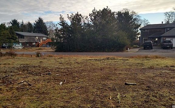 3rd image of 251 Olympic View Ave NE