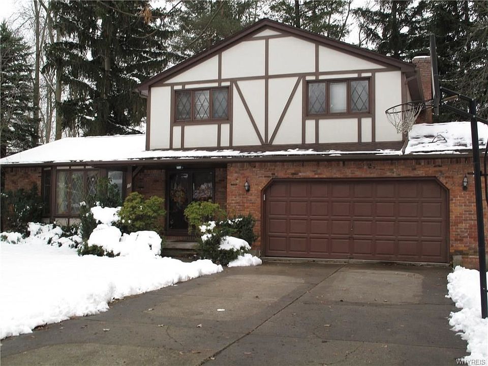 1st image of 15 Deerwood Dr