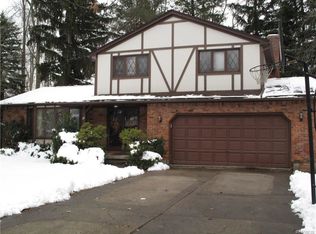 15 Deerwood Dr, Buffalo, NY 14221