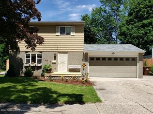 3217 Continental Dr, Lansing, MI 48911