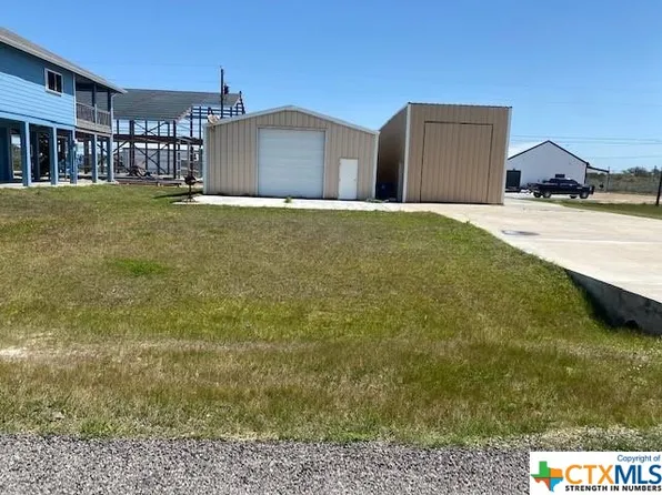 104 Cassie St, Port O Connor, TX 77982