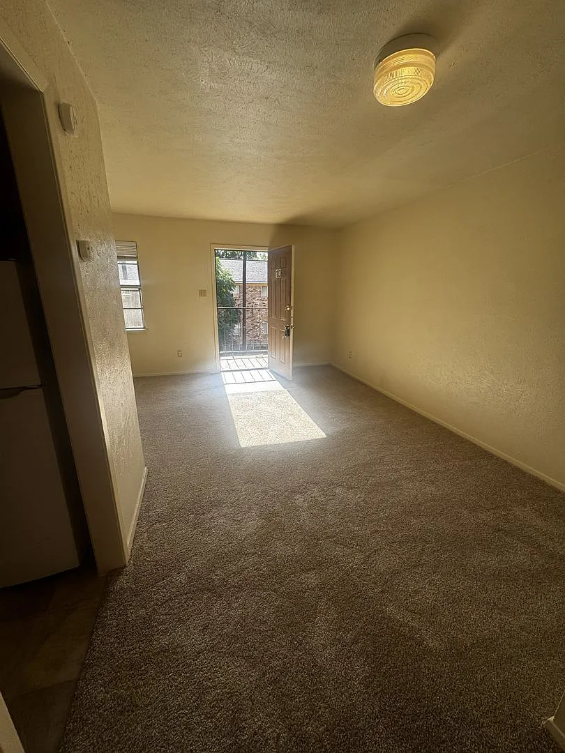 1-Bedroom Apartment Move-In Ready Today — Photo 4
