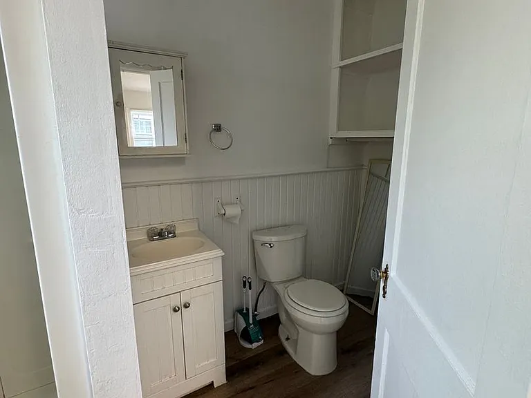 238 B St SW #A — Photo 9