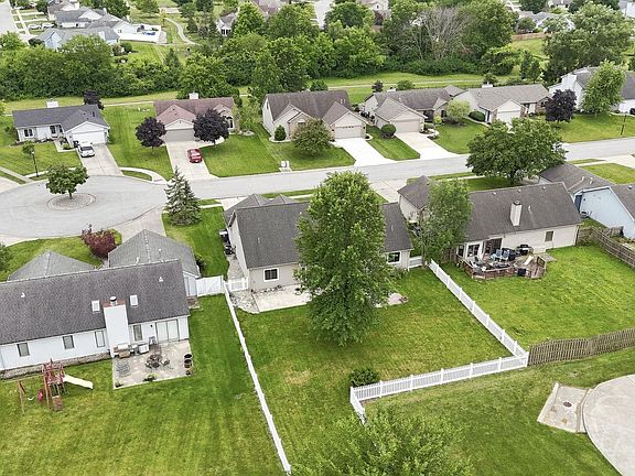 2nd image of 624 Woodland Springs Pl