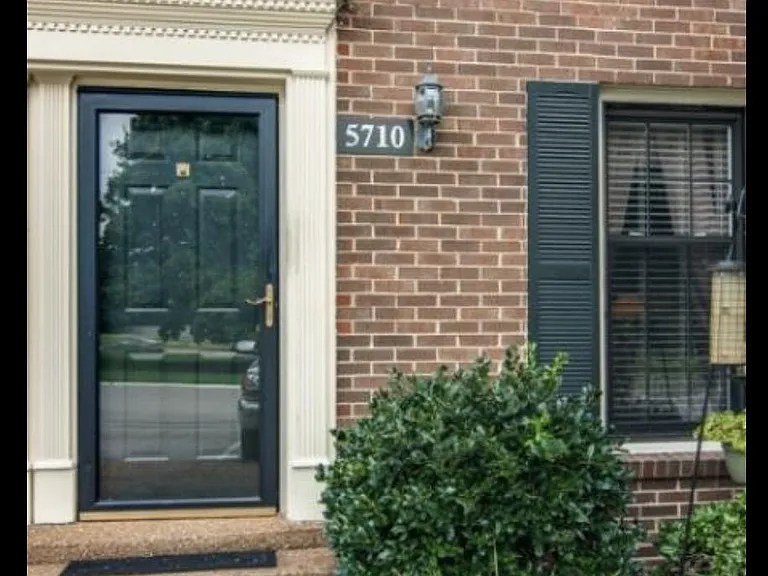 5710 Brentwood Trce — Photo 2