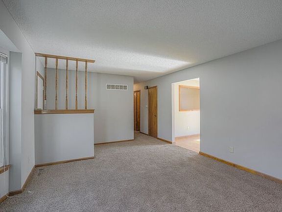 5th image of 708 SE Parkwood Ct
