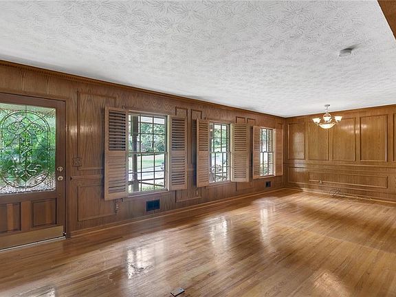4th image of 4242 Honeysuckle Dr SE