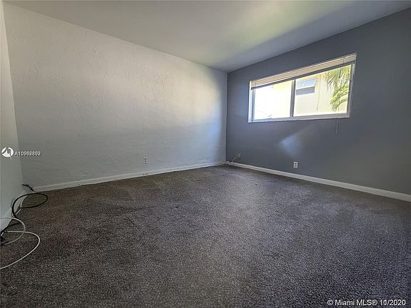 2nd image of 1010 SE 15th St APT 108