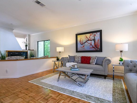 4th image of 939 La Mesa Trl #G