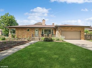 4420 Davis St, Skokie, IL 60076
