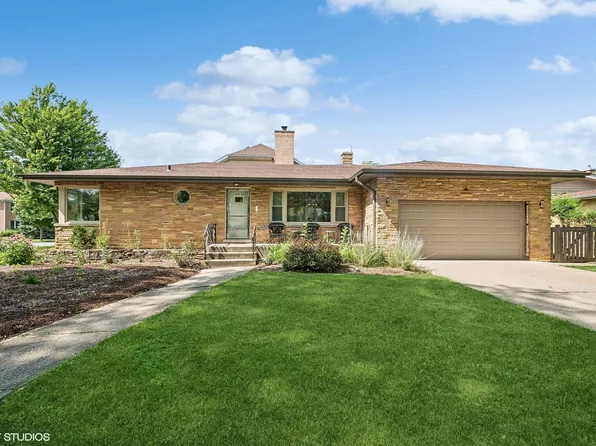 4420 Davis St, Skokie, IL 60076