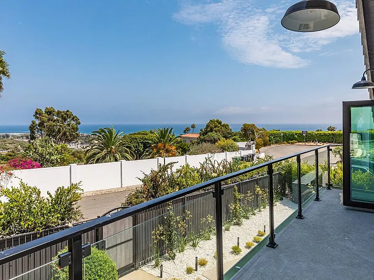 3525 Coast View Dr — Photo 59