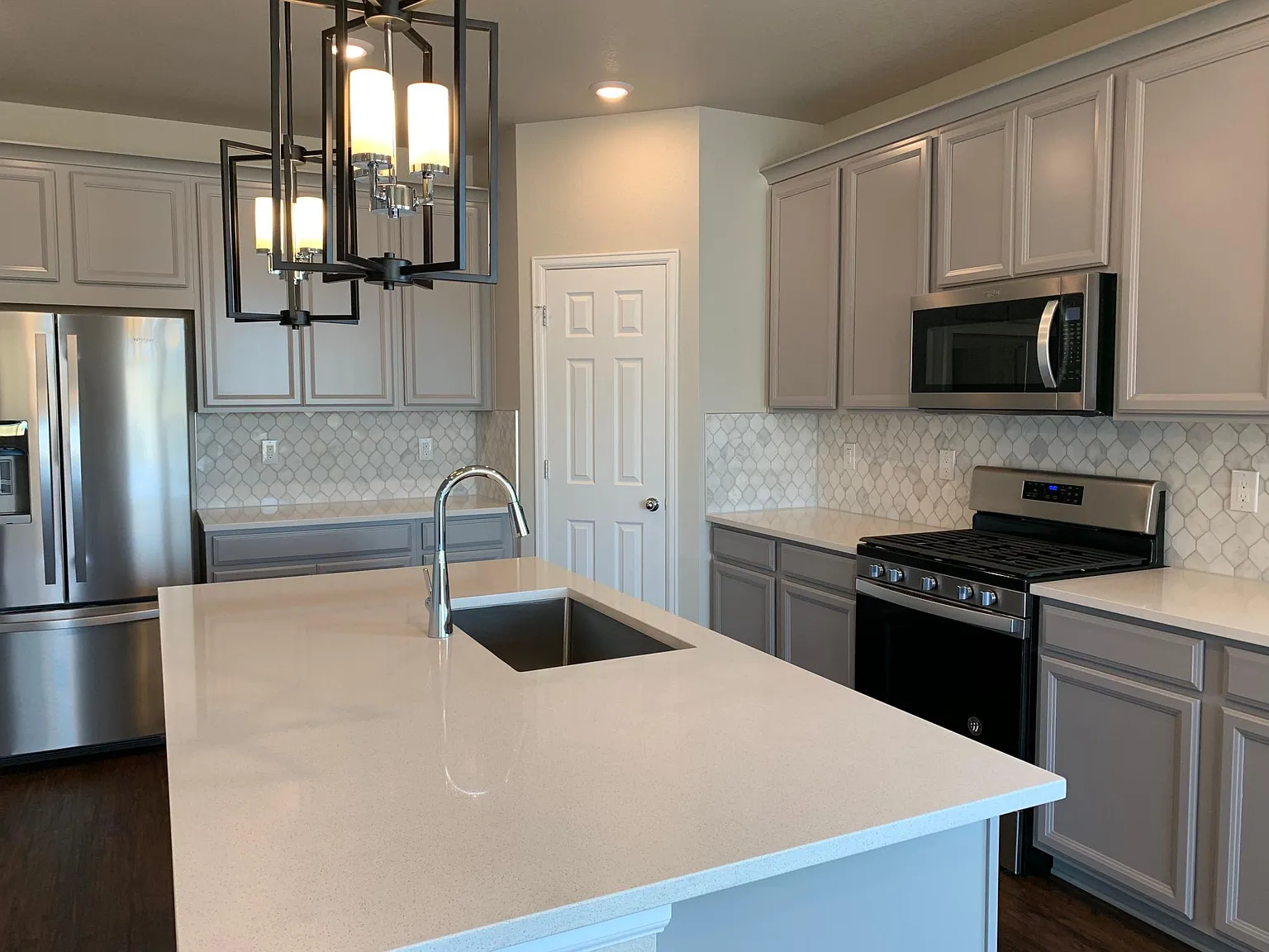 3 bed, 1839 sqft, $3,400 — Photo 4