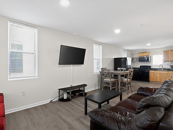 4th image of 230 W Magnolia Ave #1
