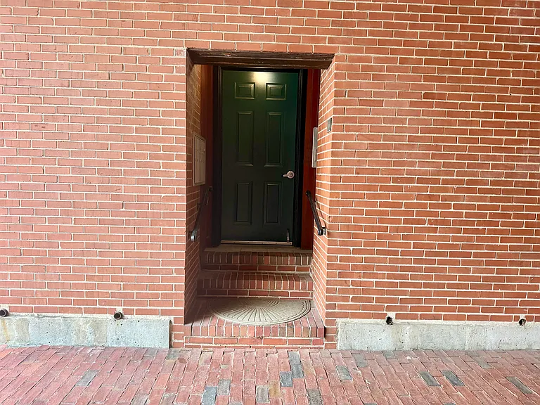 170 Commercial St #4 — Photo 18