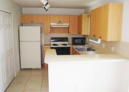 4th image of 1261 SE 28th Ct Unit 101