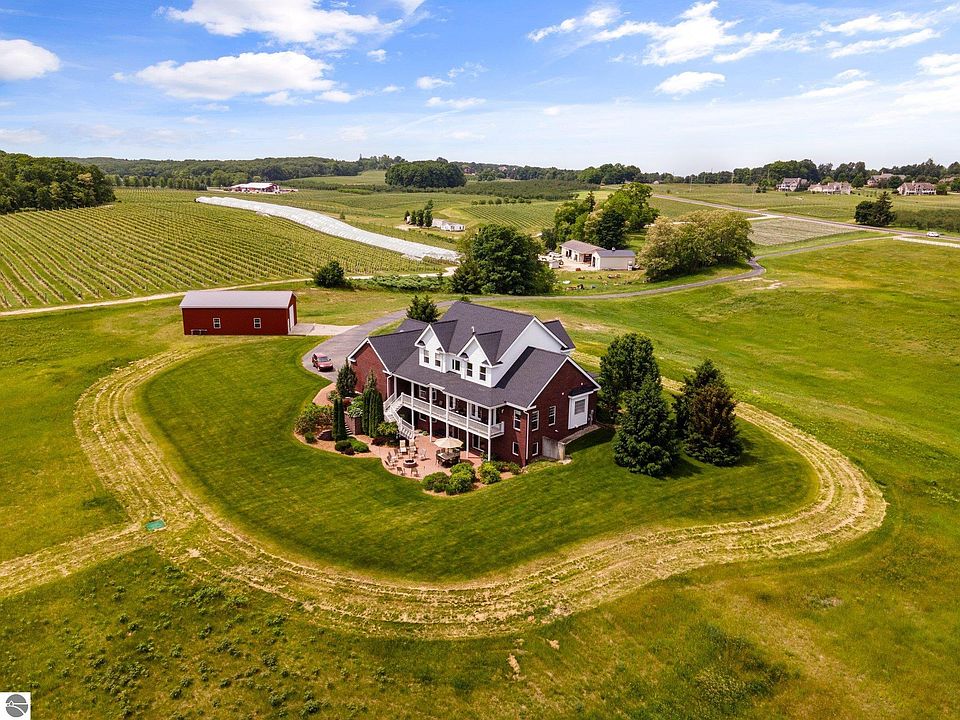 7800 Center Rd, Traverse City, MI 49686 Zillow