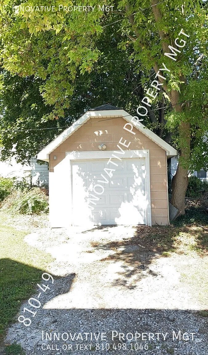 5 bedroom, 2 bath across from Kettering University! — Photo 3