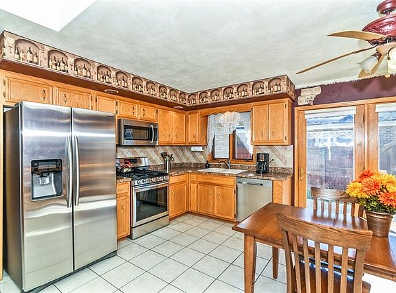 5th image of 17038 Danielle Ct