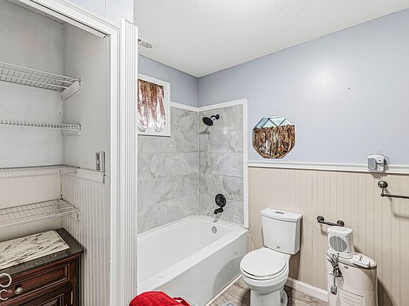 14th image of 6080 Gifford Ave