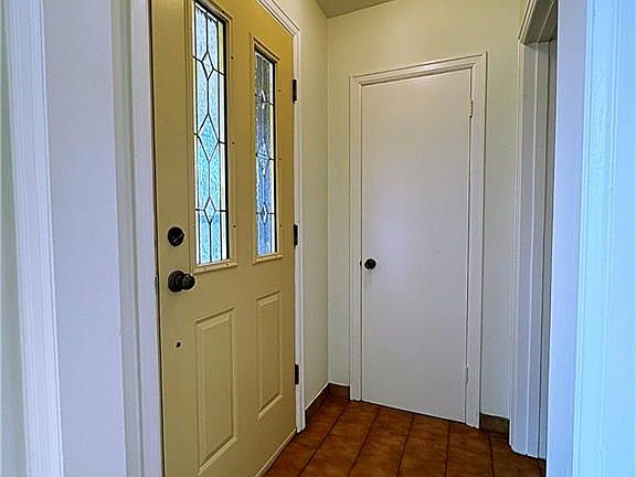 4th image of 184 E 35th St