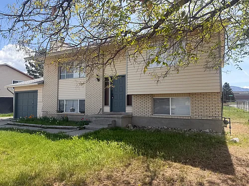 557 Salton St Photo 1