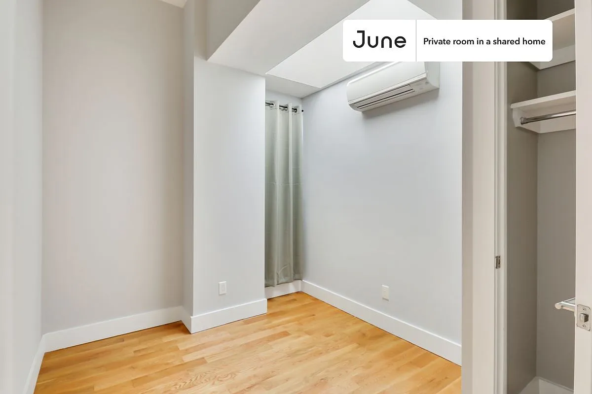 Full bedroom in 5 bed/2.5 bath home in Bedford-Stuyvesant #438 B — Photo 2