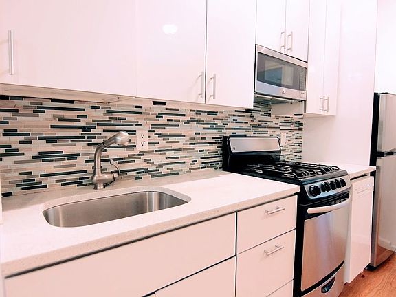 2nd image of 321 E 88th St APT 7