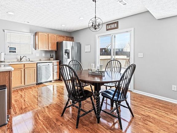 4th image of 3840 Rosette Dr